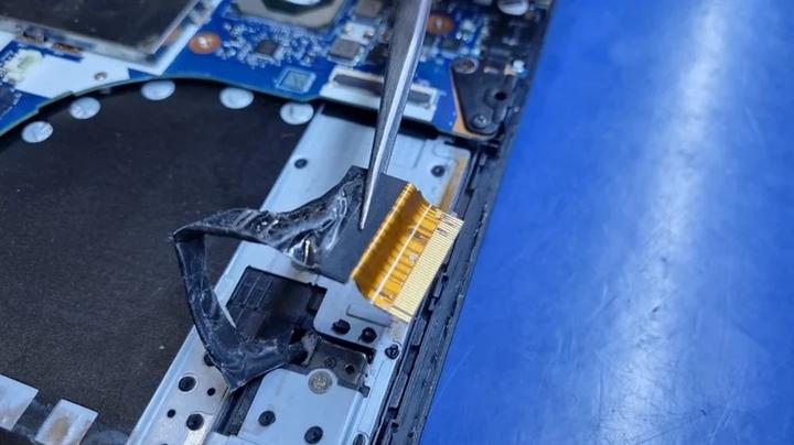 Wymiana taśmy w laptopie Lenovo