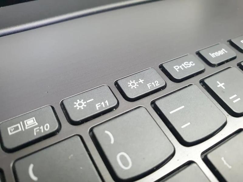 Proste sposoby na to, jak zmniejszyć jasność ekranu w laptopie Acer