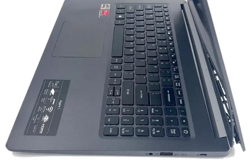 Jak bez trwogi ściągnąć obudowę z laptopa Acer?