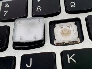 Prosty sposób na wymianę klawisza w laptopach Lenovo