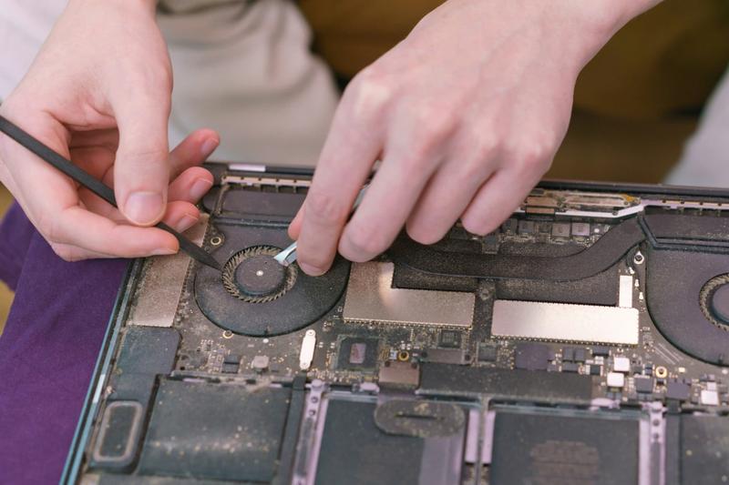 Skuteczne sposoby na to, jak wyczyścić laptopa Lenovo i przywrócić mu blask